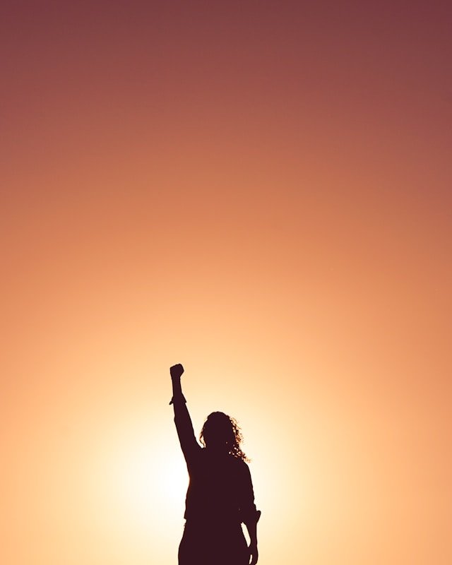 miguel-bruna-TzVN0xQhWaQ-unsplash apoyo emocional durante terapia para mejorar autoestima en CALMA Psicólogos