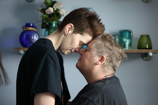 pareja LGBT resolviendo conflictos